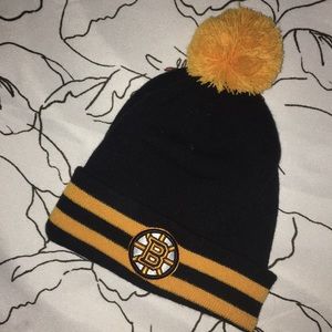 Boston Bruins Pom Beanie